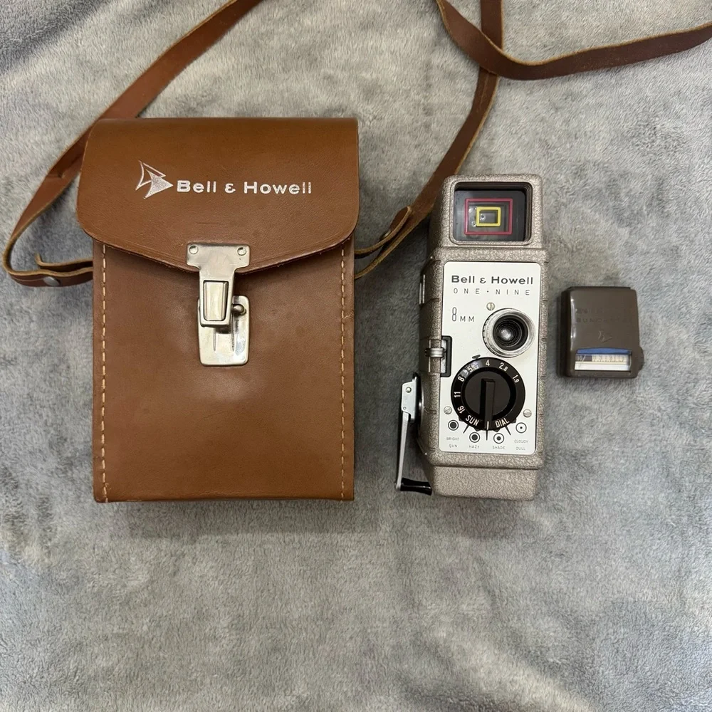 Vintage Bell & Howell One-Nine 8mm Movie Camera w/ Sunometer Light Meter